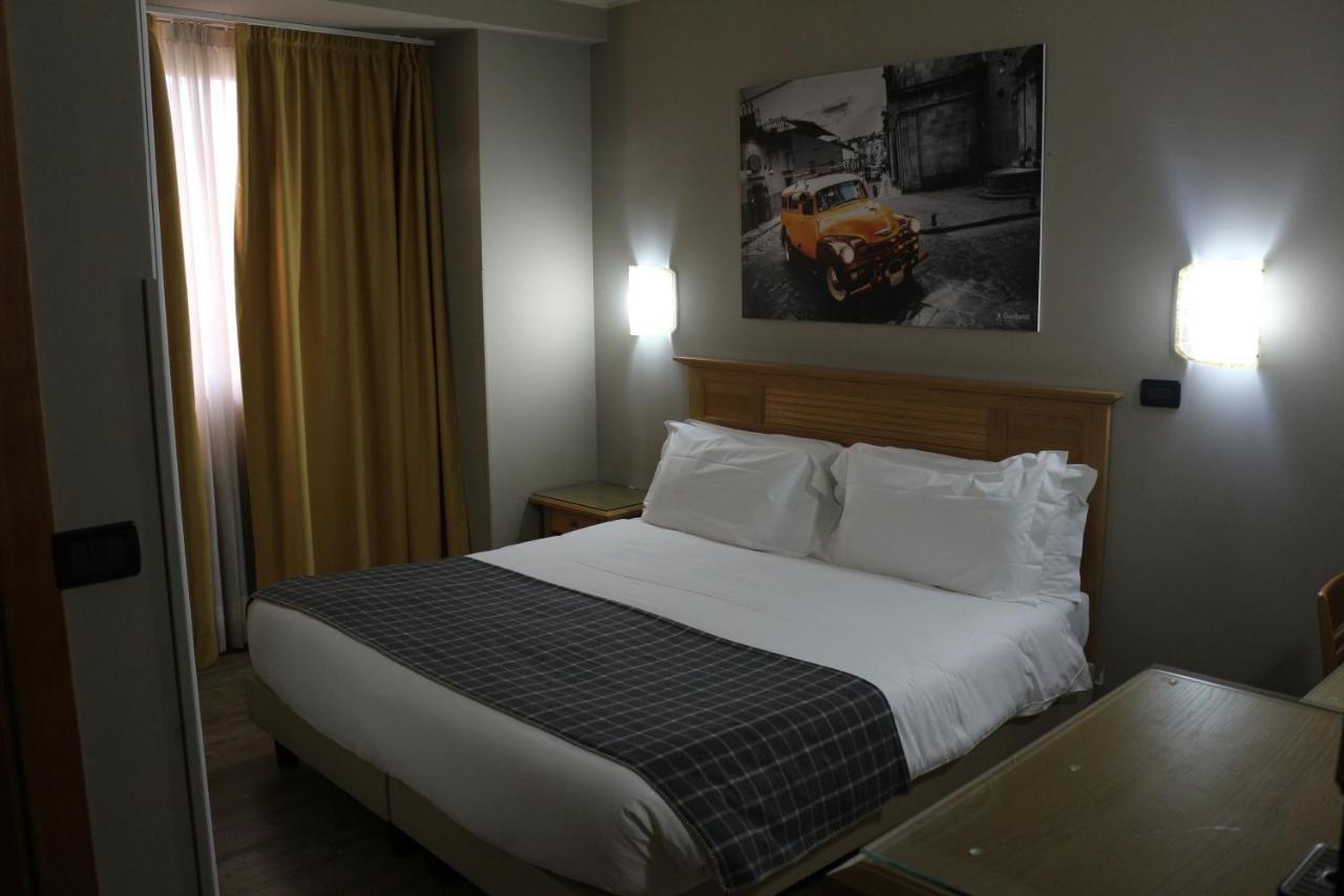 Hotel Garibaldi Vercelli Exteriör bild
